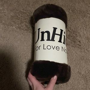 brown unhide blanket